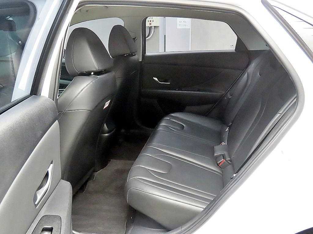 HYUNDAI Avante - Vista 6