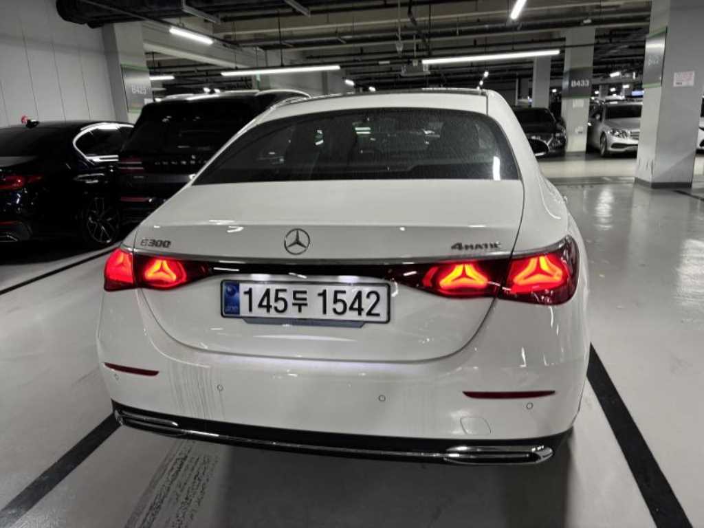 Mercedes Benz E class - Vista 4