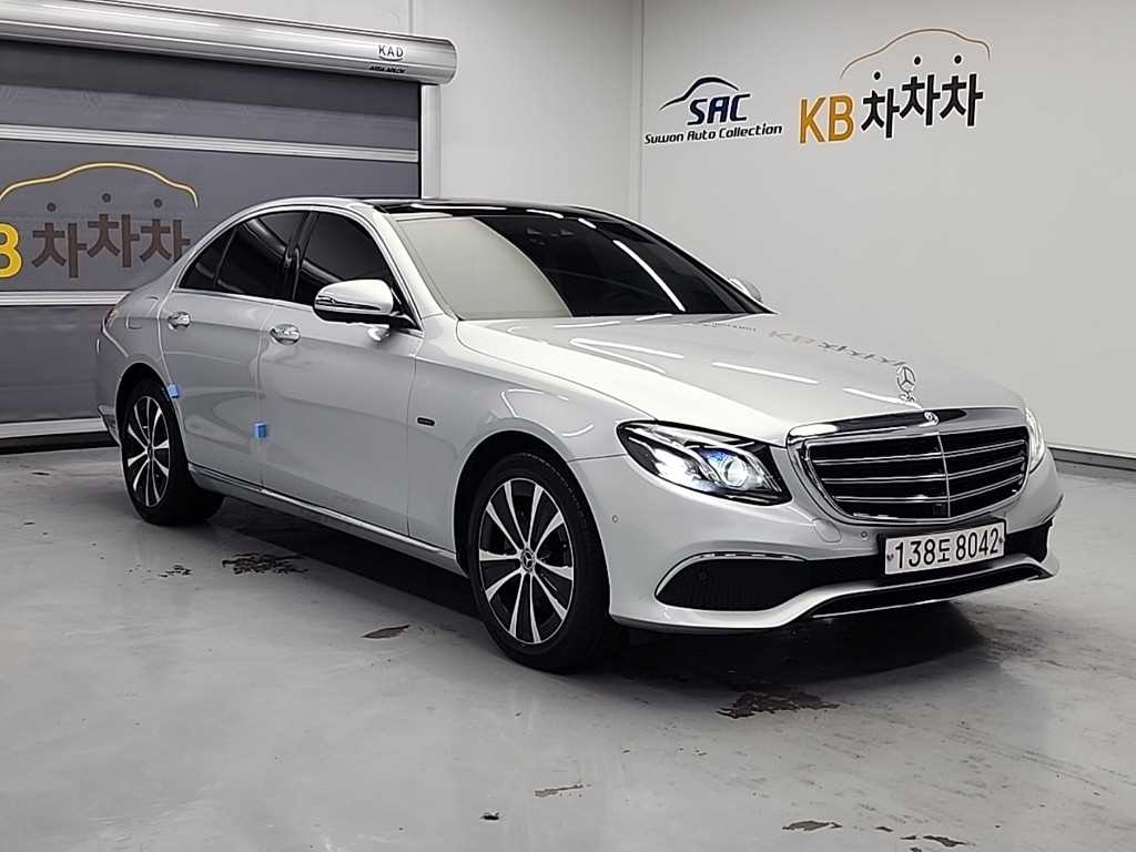 Mercedes Benz E class - Vista 4