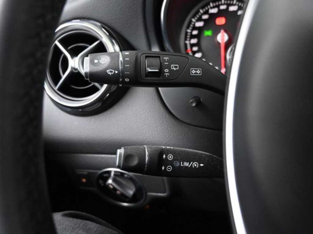 Mercedes Benz GLA Class 2018 Verde - Importación desde Corea - HF Imports Iquique - Foto 16