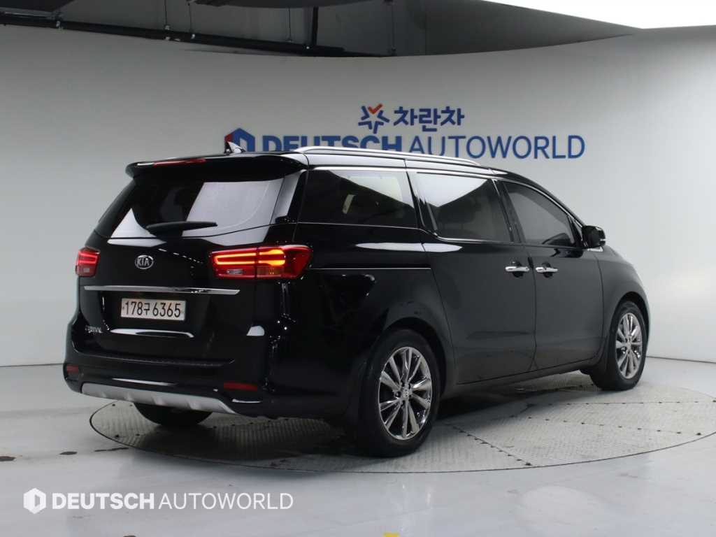 KIA Carnival - Vista 2