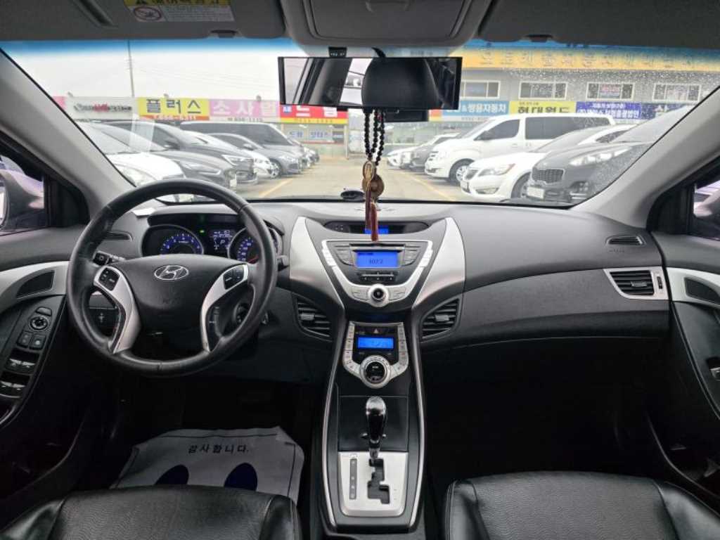HYUNDAI Avante - Vista 7