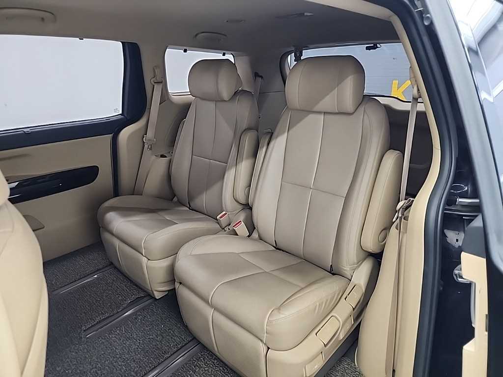 KIA Carnival - Vista 12
