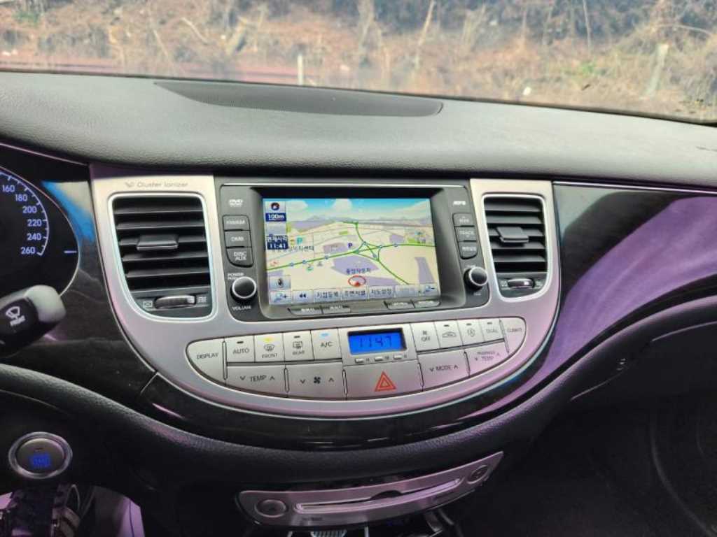 HYUNDAI Genesis - Vista 6