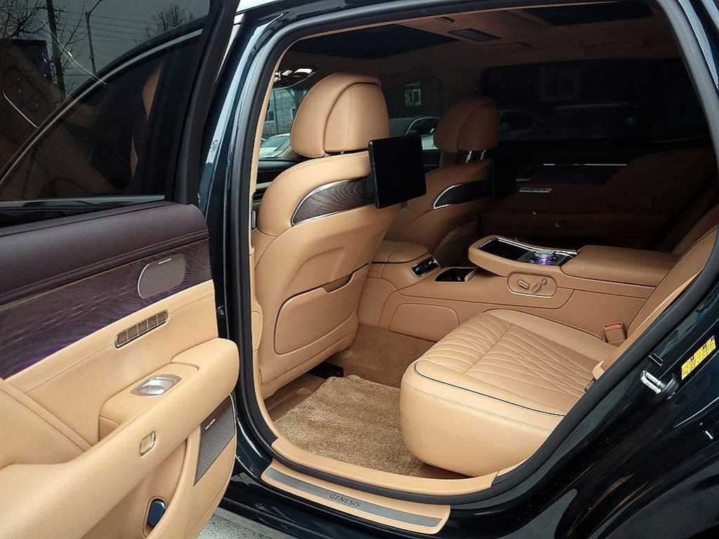 Genesis G90 - Vista 7