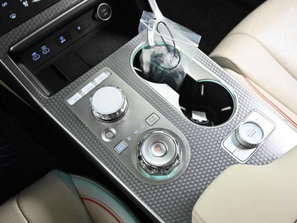 Genesis GV80 - Vista 9