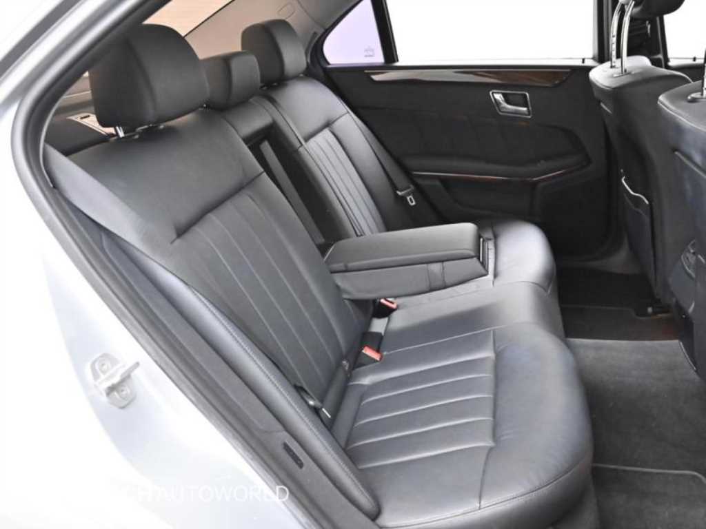 Mercedes Benz E class - Vista 12