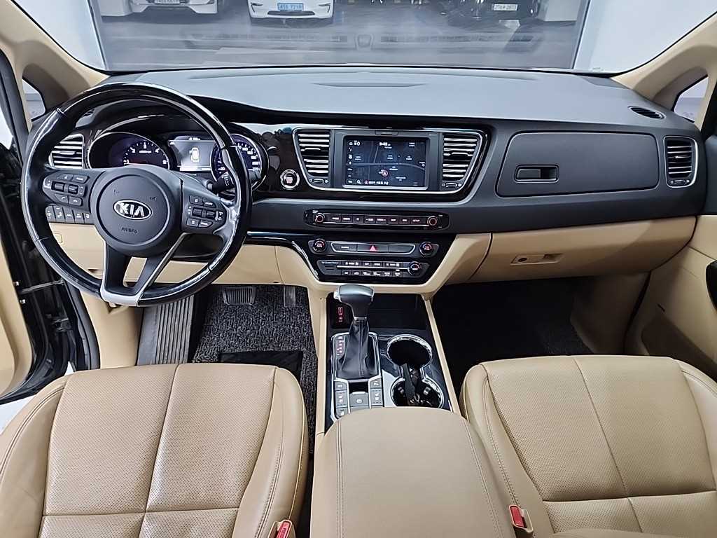 KIA Carnival - Vista 7