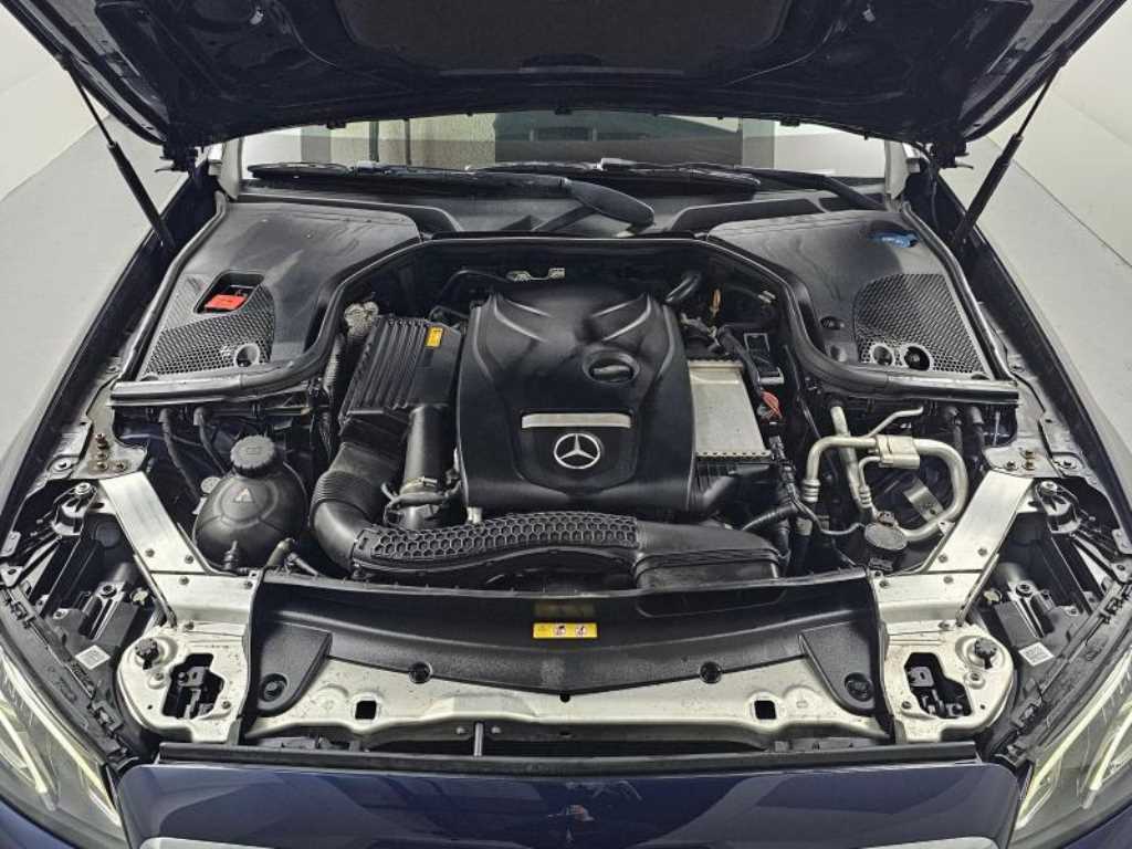 Mercedes Benz E class - Vista 6