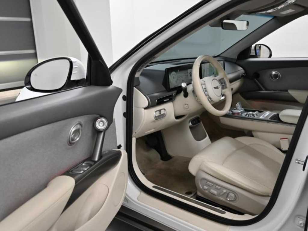 Genesis GV60 - Vista 11