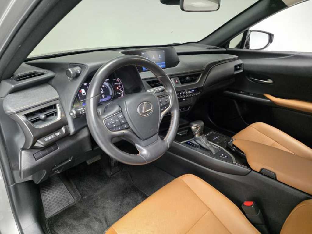 Lexus UX - Vista 9