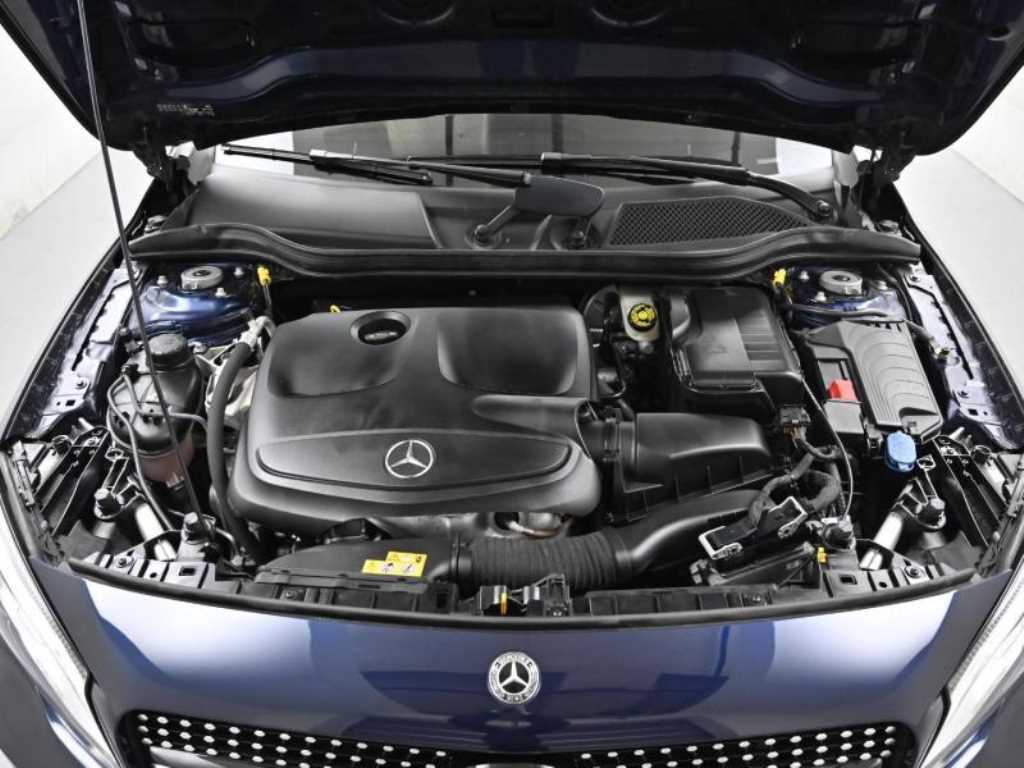 Mercedes Benz GLA Class - Vista 6