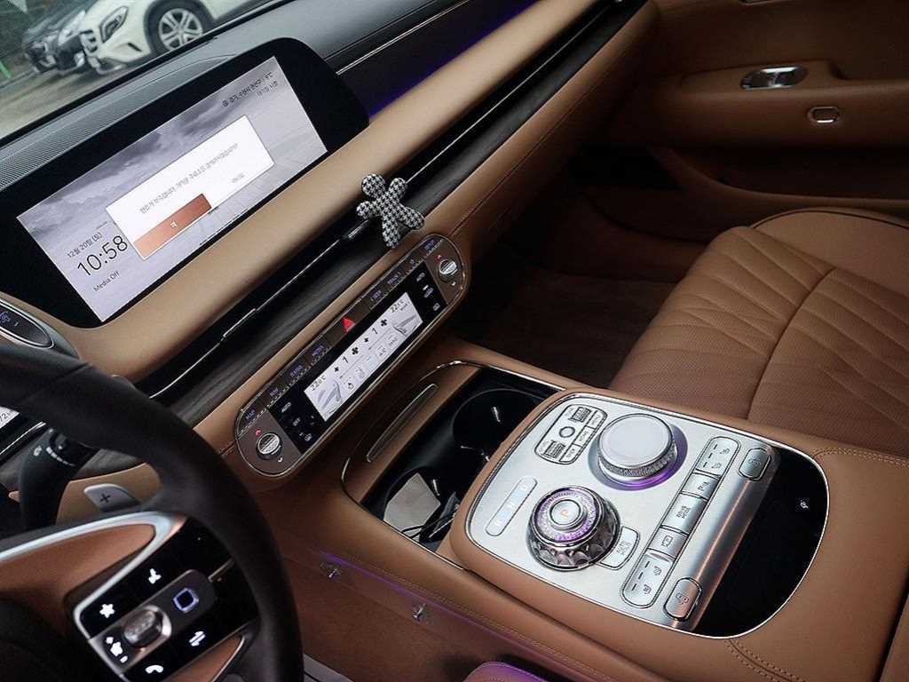 Genesis G90 - Vista 10