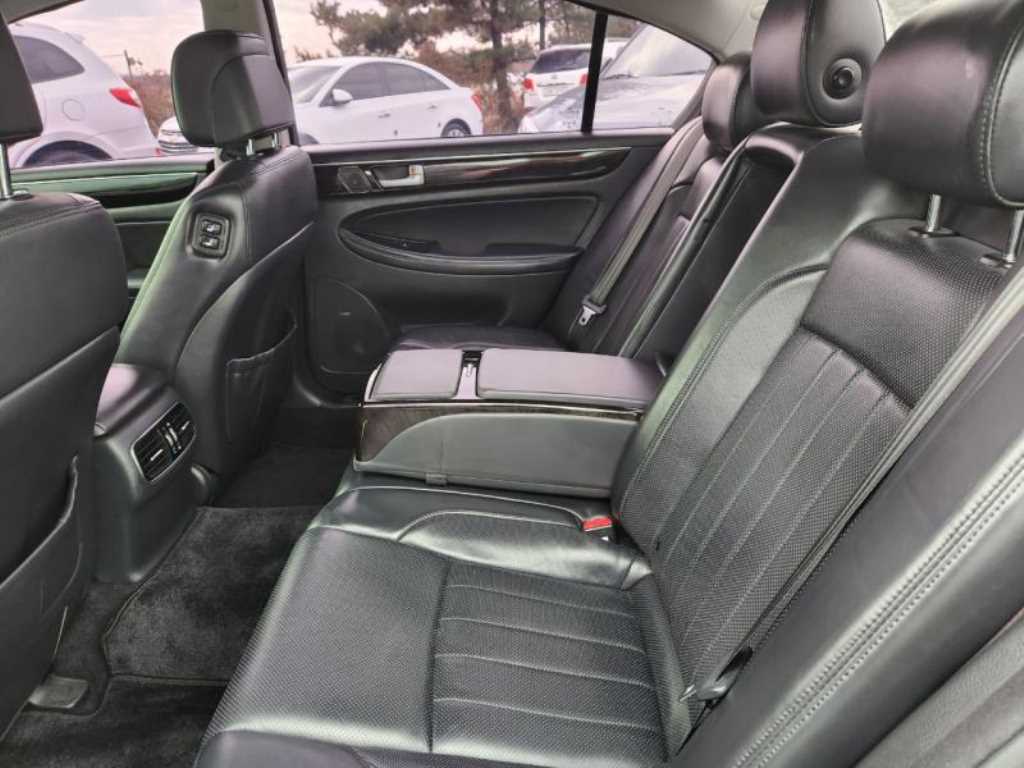 HYUNDAI Genesis - Vista 11