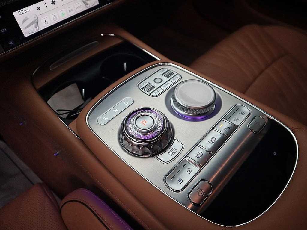 Genesis G90 - Vista 12