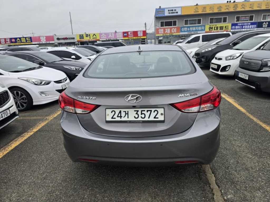 HYUNDAI Avante - Vista 4