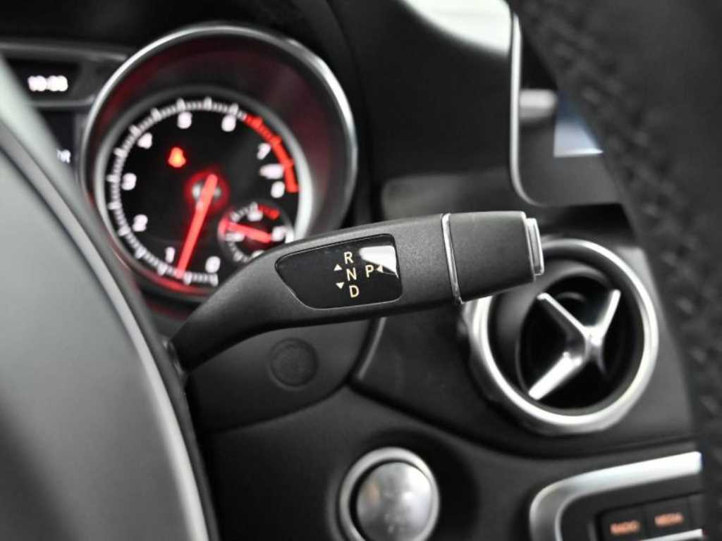 Mercedes Benz GLA Class - Vista 9