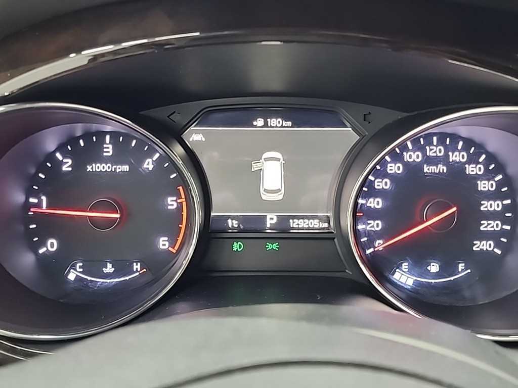 KIA Carnival - Vista 6