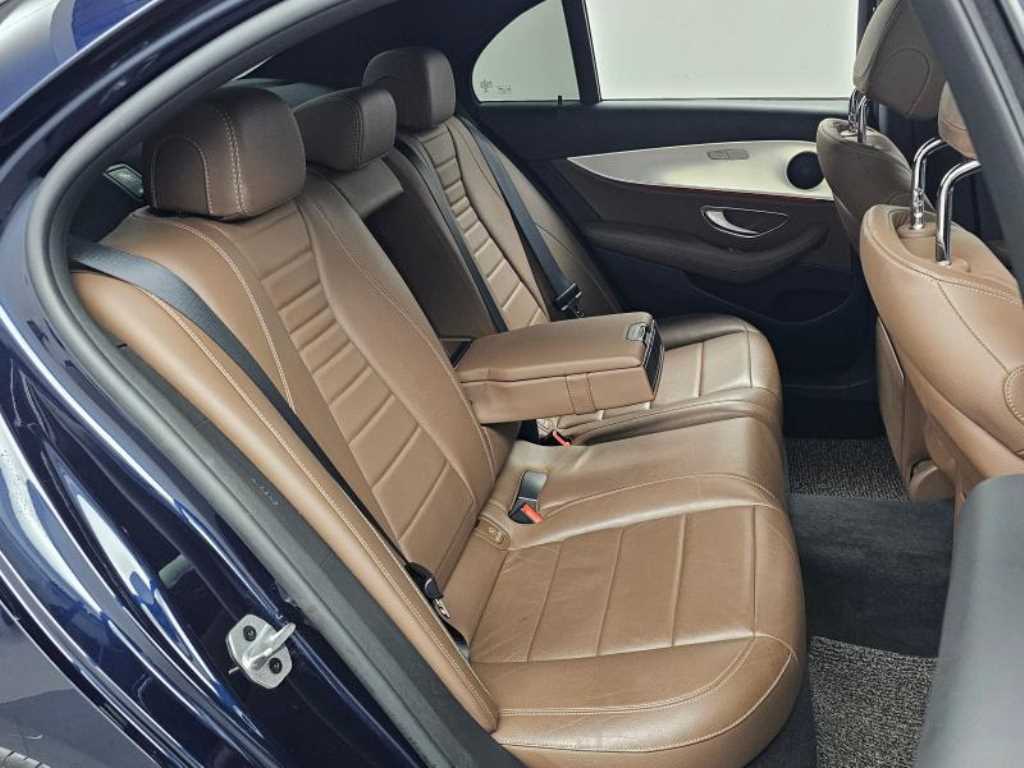 Mercedes Benz E class - Vista 12