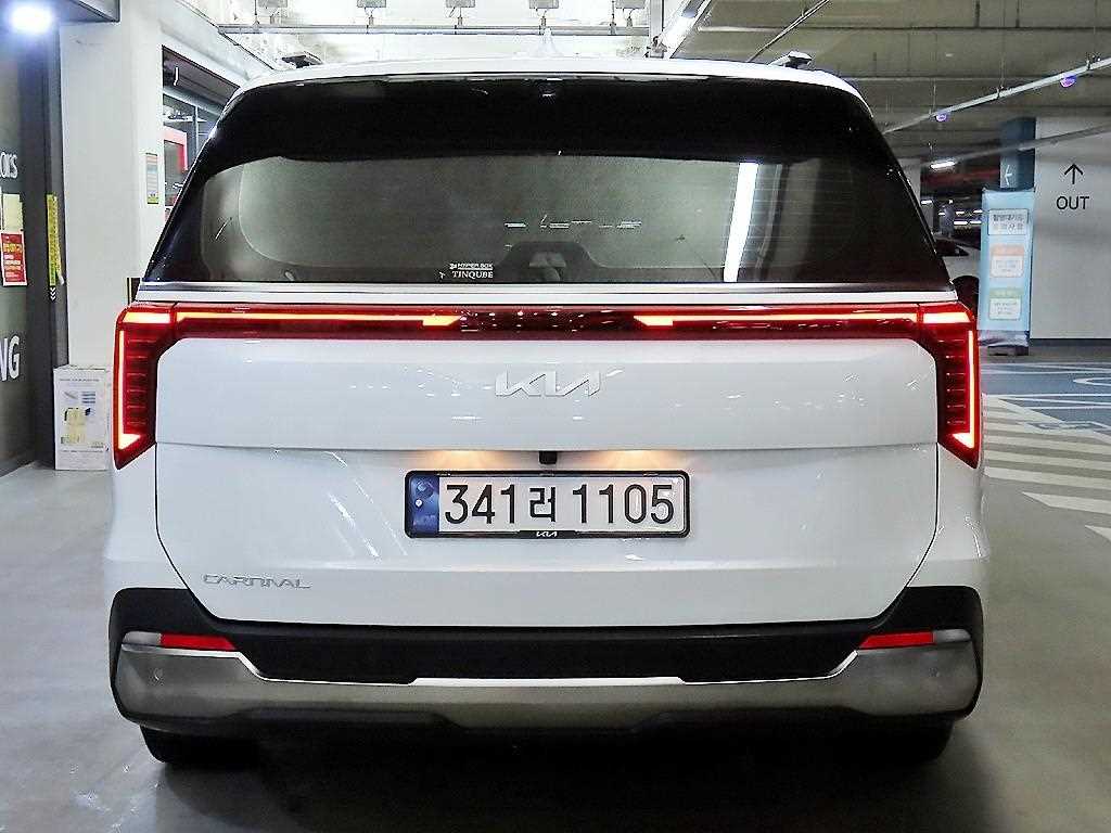 KIA Carnival - Vista 5
