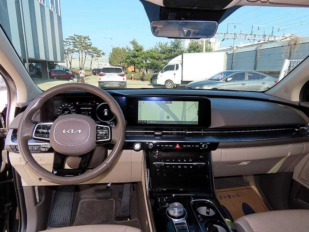 KIA Carnival - Vista 8