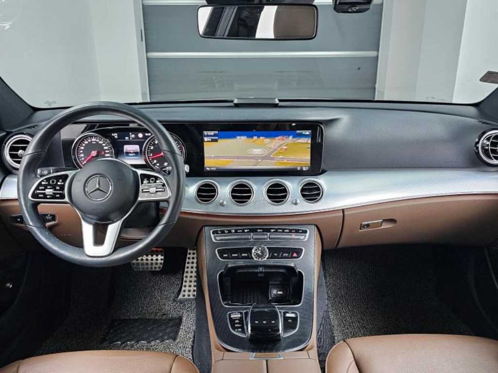 Mercedes Benz E class - Vista 7