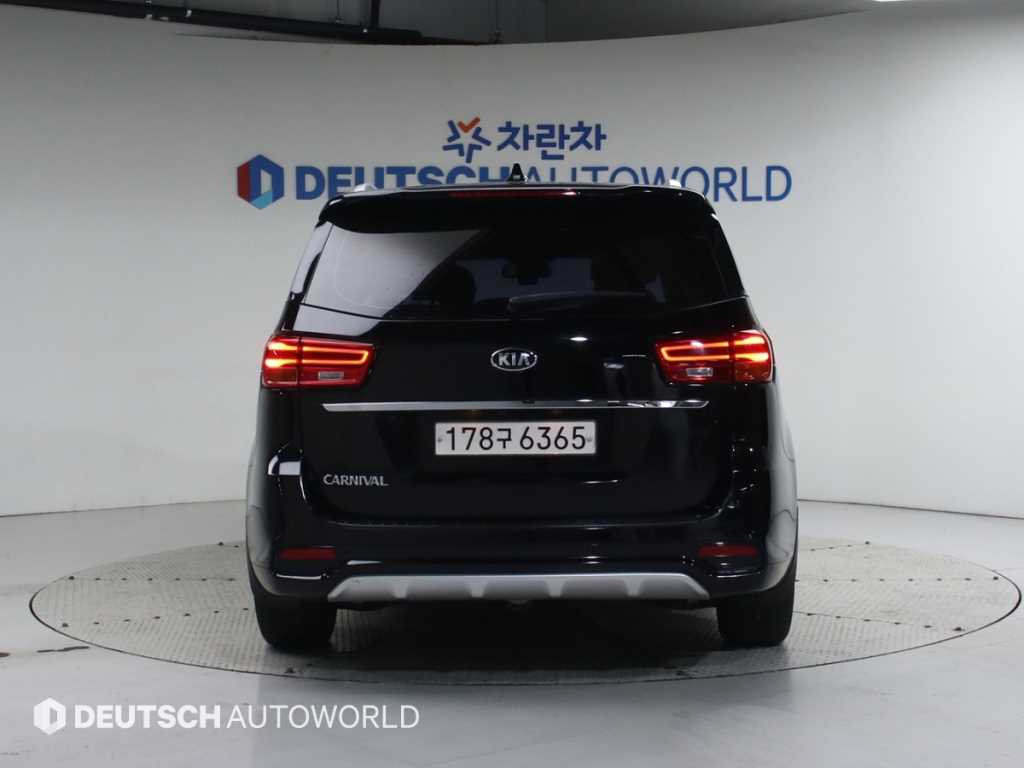 KIA Carnival - Vista 4