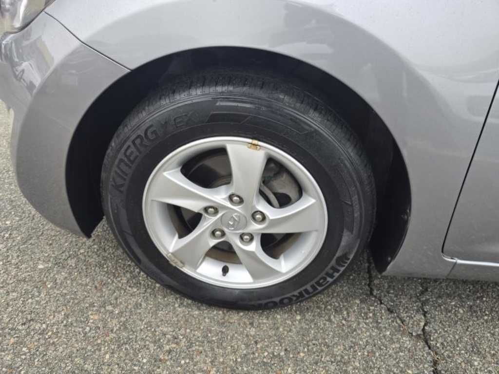 HYUNDAI Avante - Vista 12