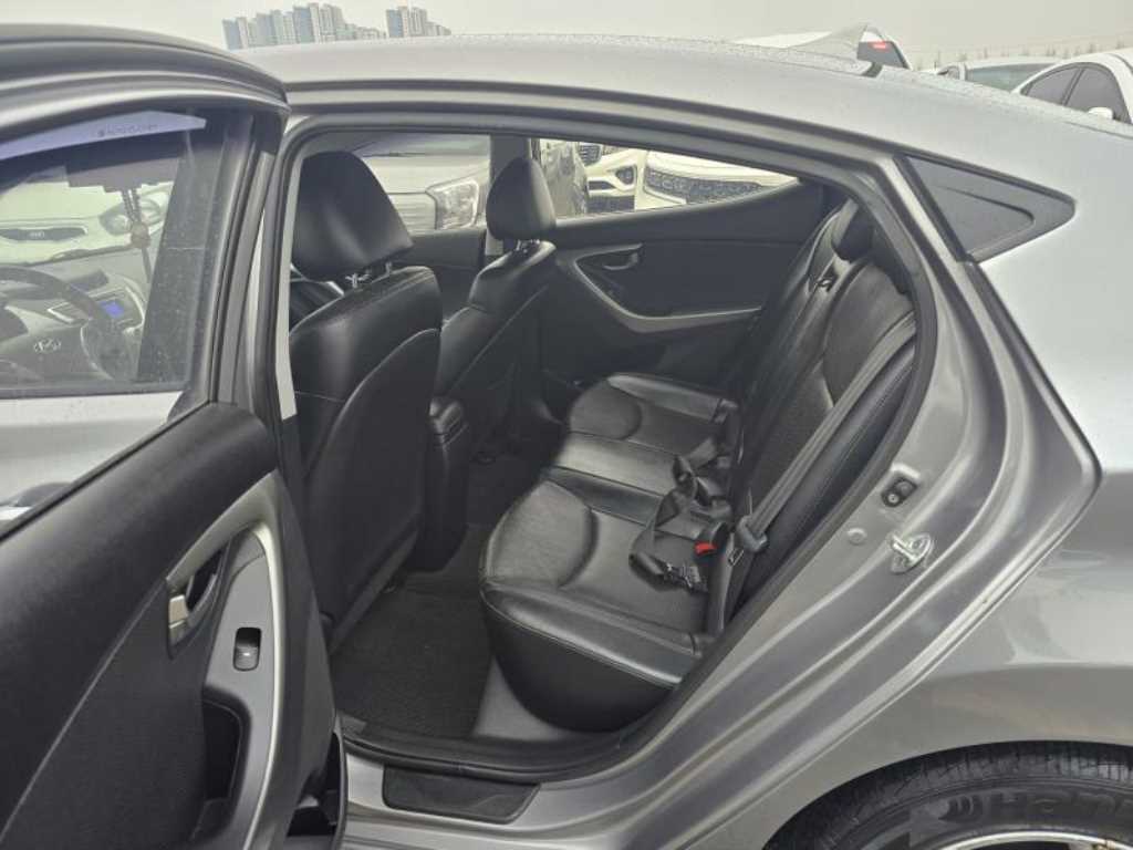 HYUNDAI Avante - Vista 11