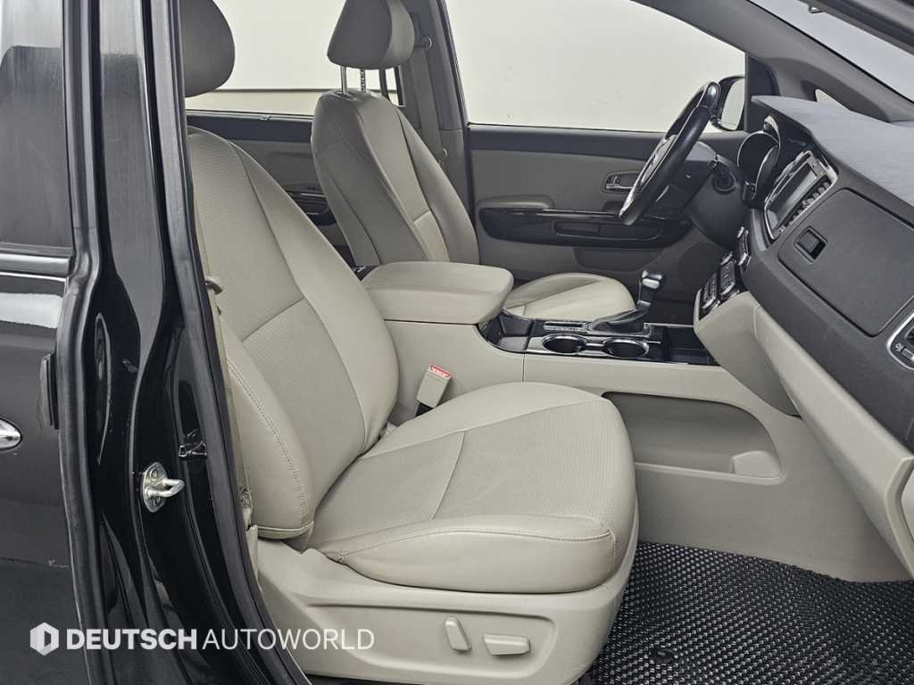 KIA Carnival - Vista 10