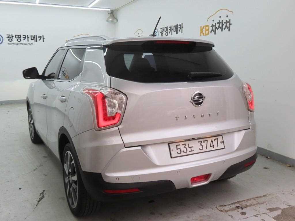 Ssangyong Tivoli - Vista 4