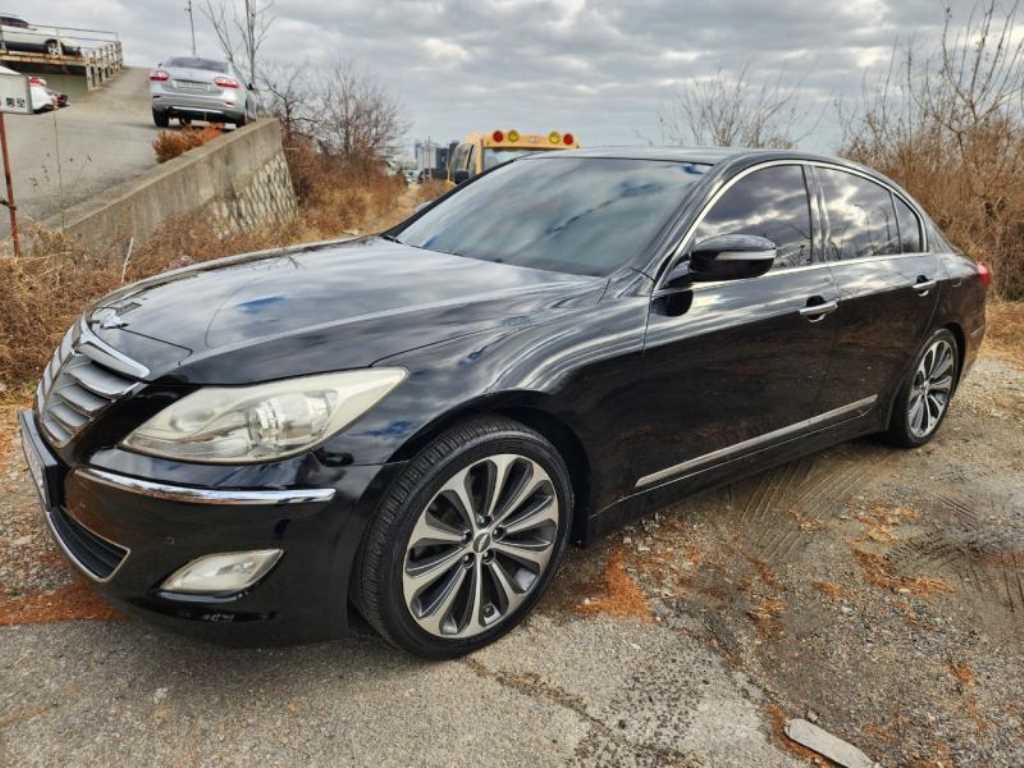 HYUNDAI Genesis - Vista 4