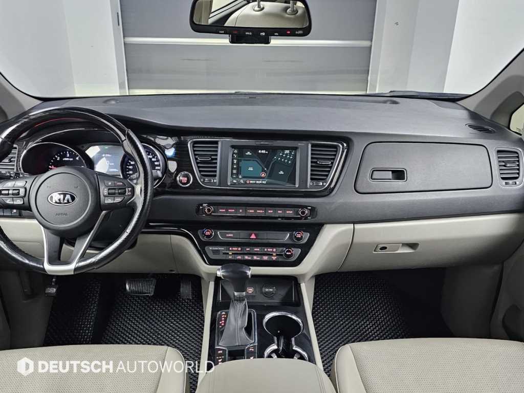 KIA Carnival - Vista 7