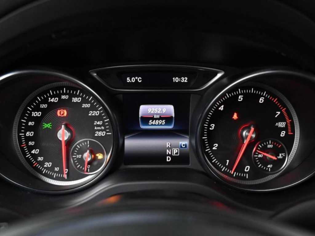 Mercedes Benz GLA Class - Vista 8