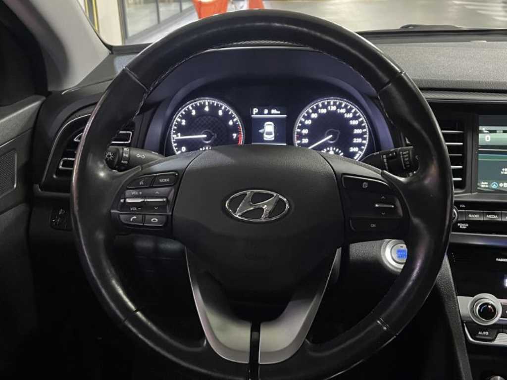 HYUNDAI Avante - Vista 10