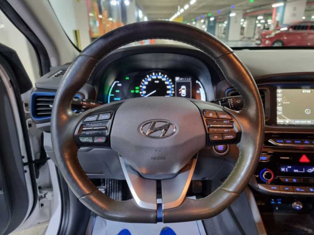 HYUNDAI Ioniq - Vista 11