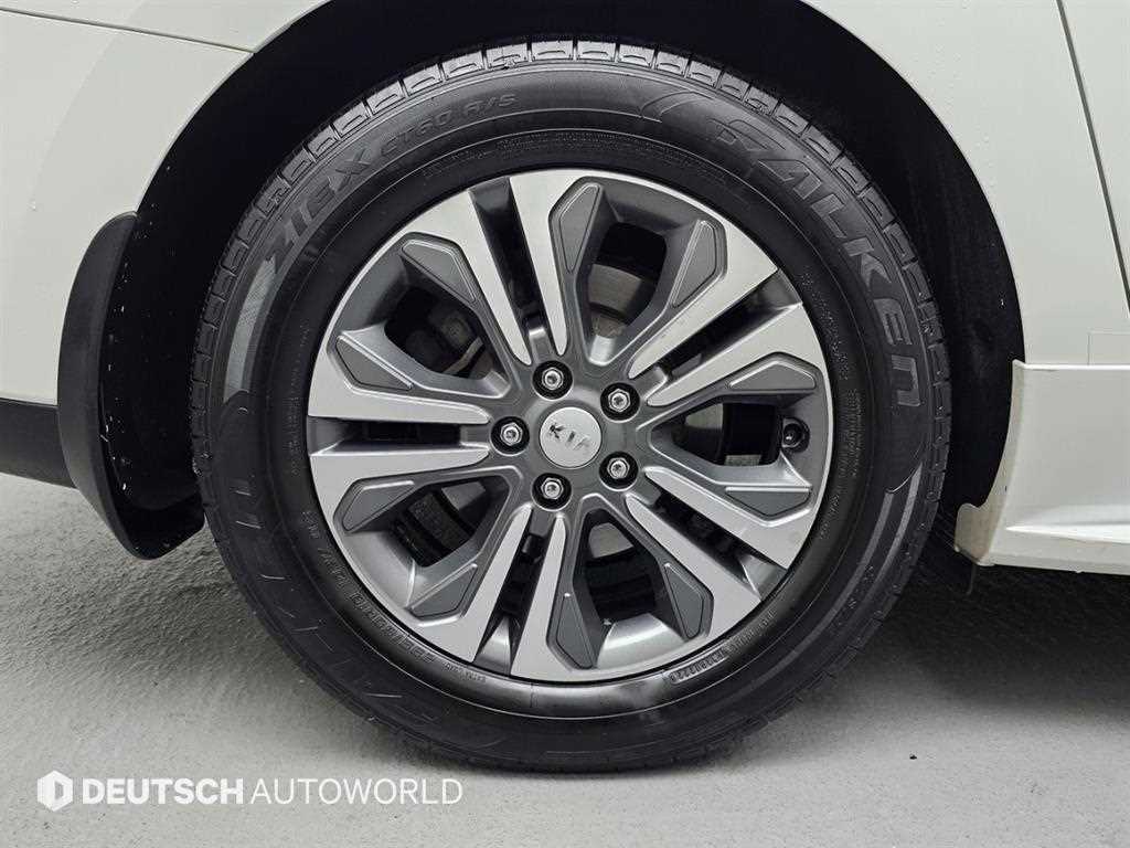 KIA Carnival - Vista 5