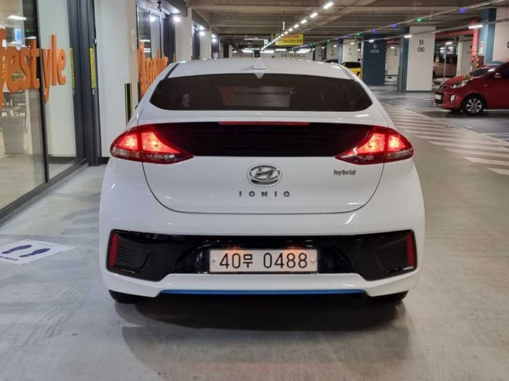 HYUNDAI Ioniq - Vista 4