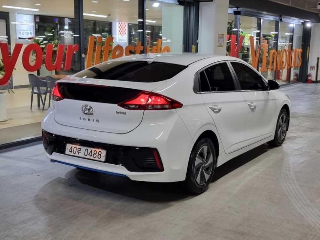 HYUNDAI Ioniq - Vista 5