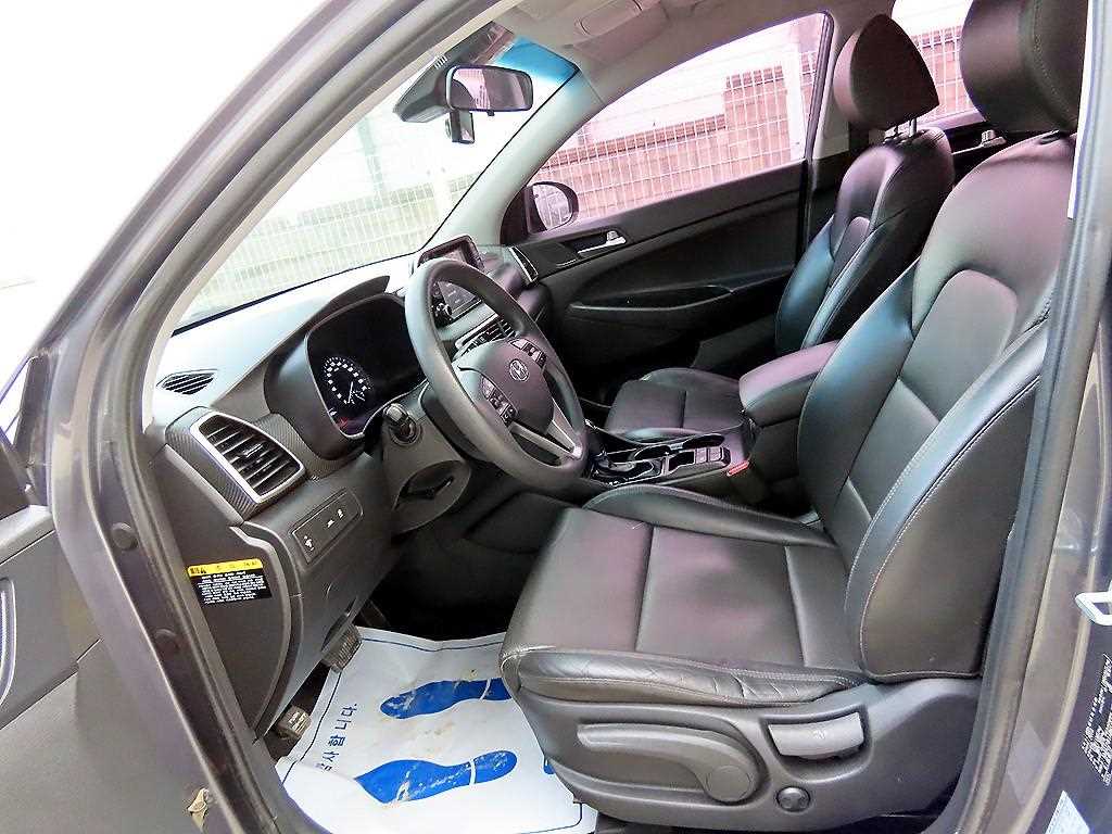 HYUNDAI Tucson - Vista 5