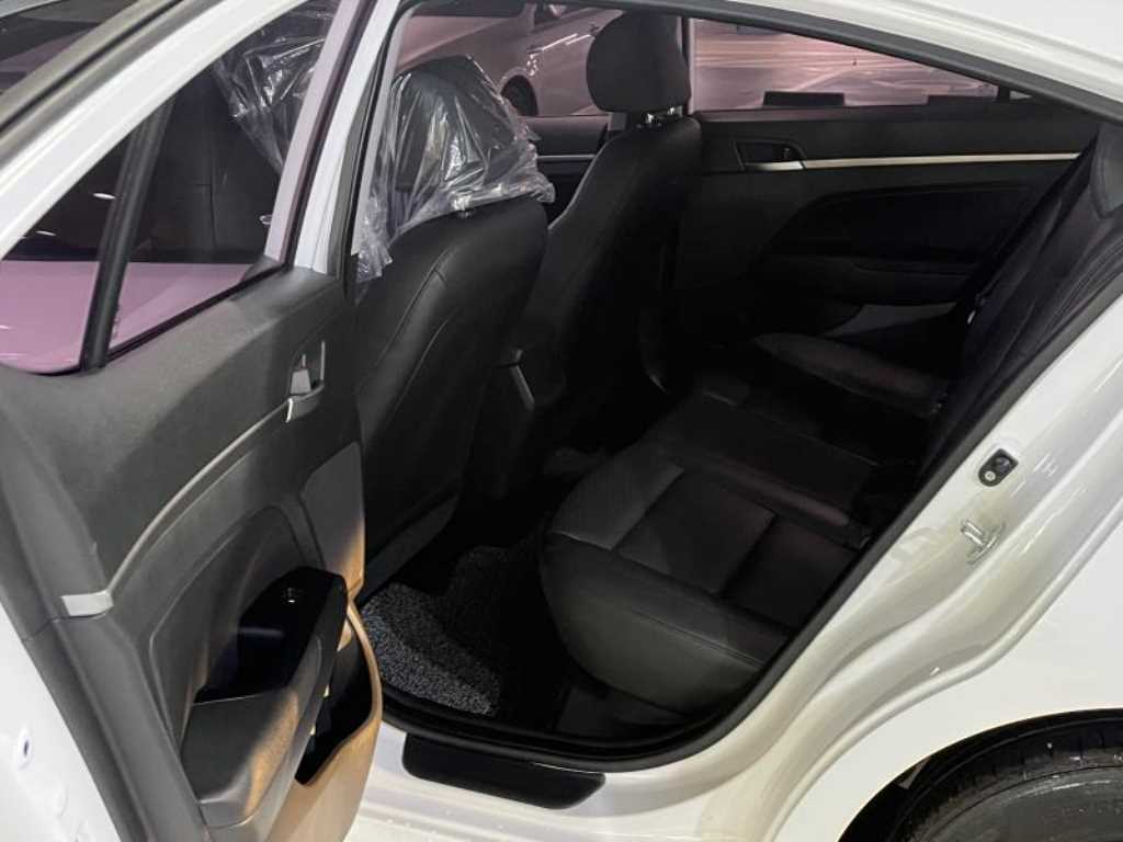 HYUNDAI Avante - Vista 6