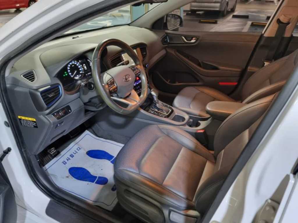 HYUNDAI Ioniq - Vista 9