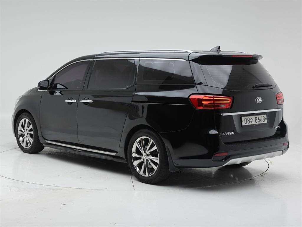 KIA Carnival - Vista 4
