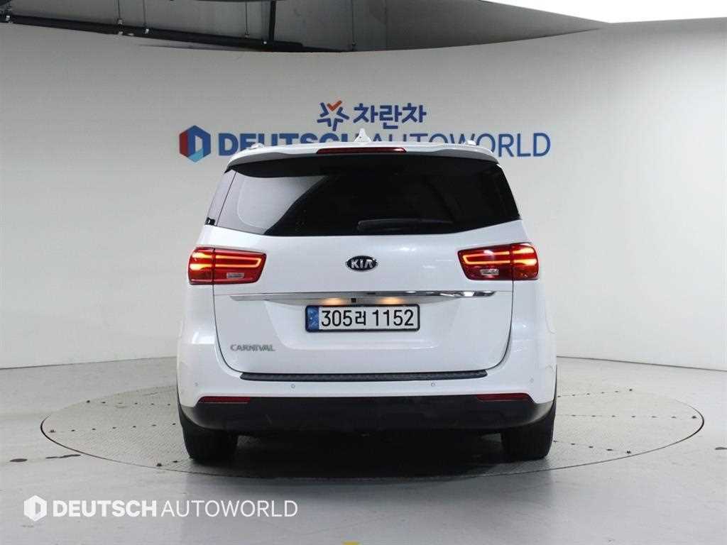 KIA Carnival - Vista 4