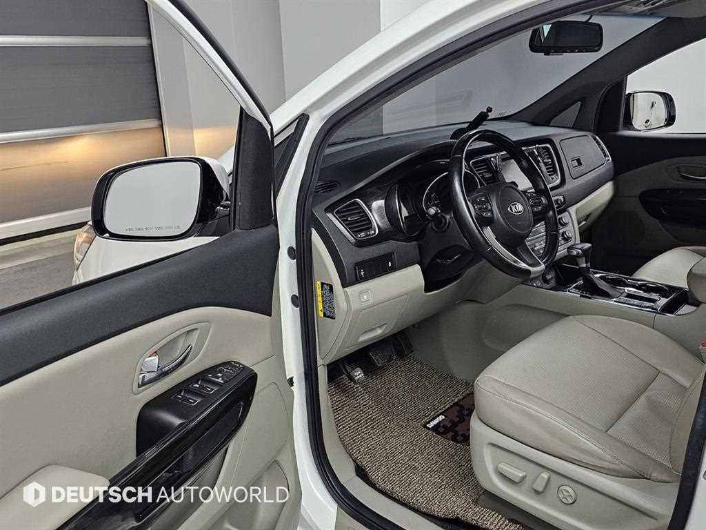 KIA Carnival - Vista 11