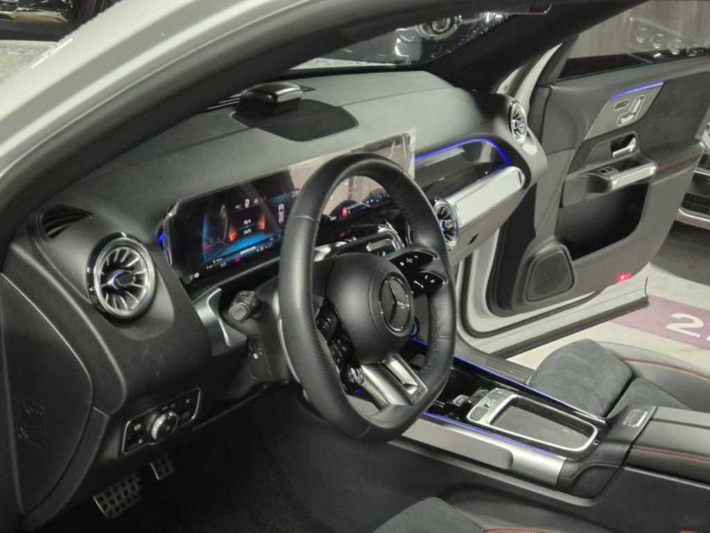Mercedes Benz GLB Class - Vista 12