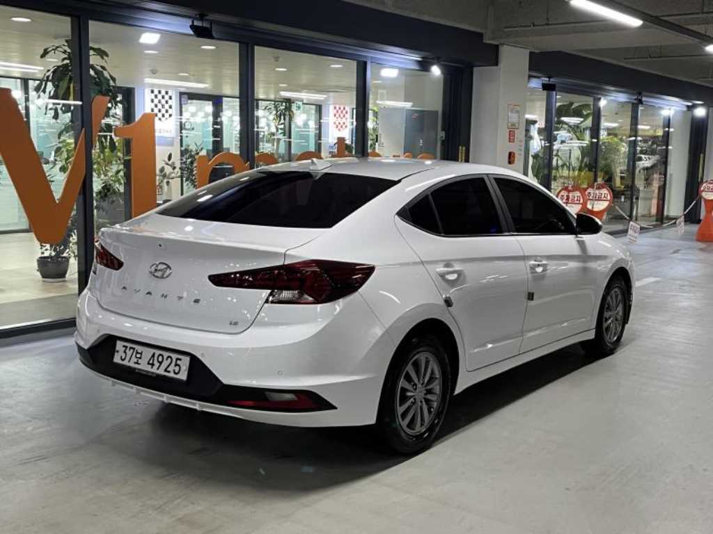 HYUNDAI Avante - Vista 4