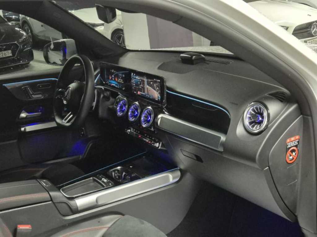 Mercedes Benz GLB Class - Vista 11