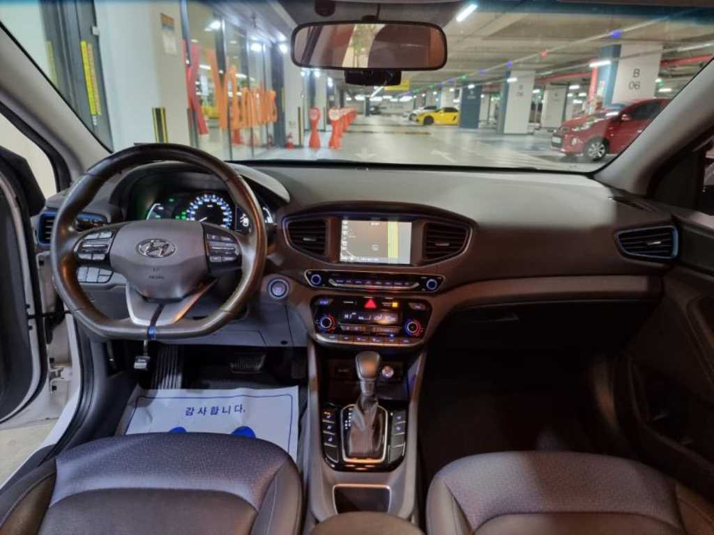 HYUNDAI Ioniq - Vista 8