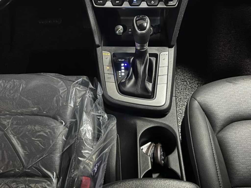 HYUNDAI Avante - Vista 9